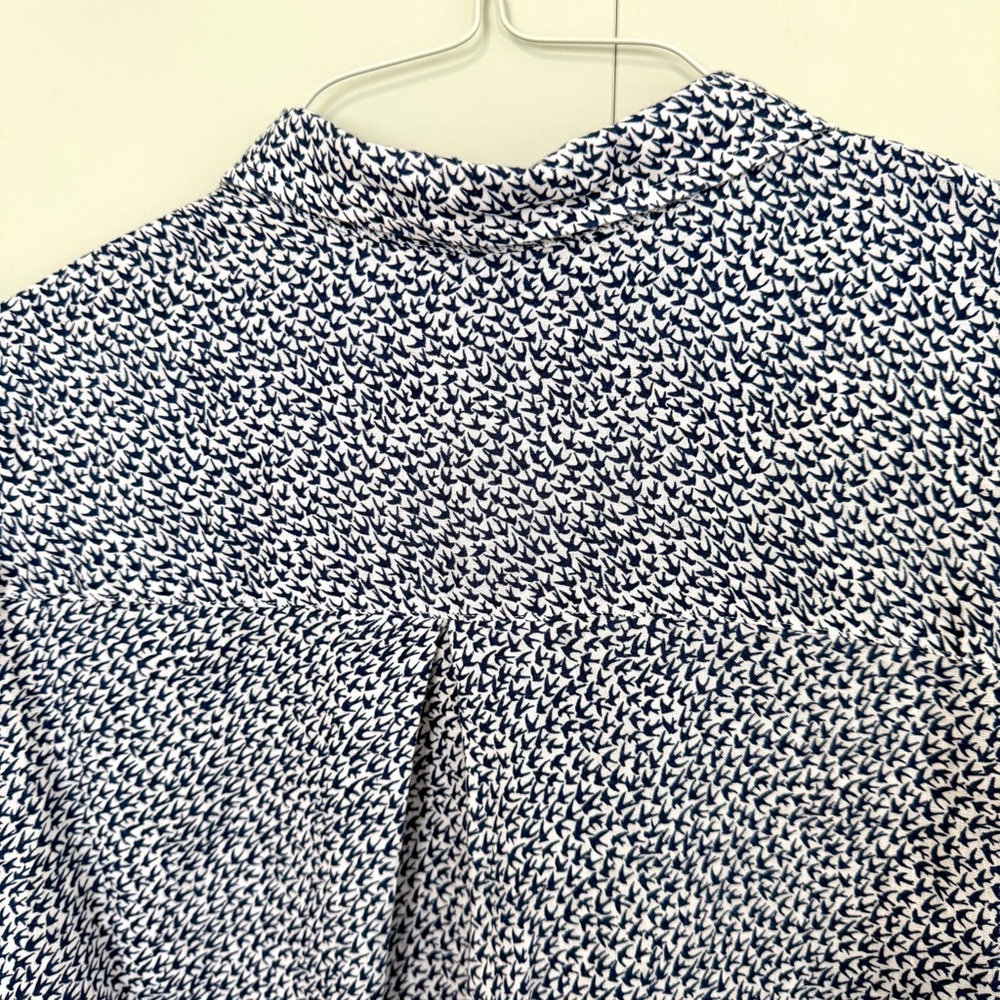 GRAYSON Women’s The Hero Buttondown Linen Birds Print in Navy Blue - Picture 6 of 11